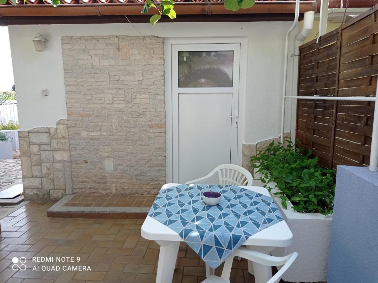 Studio Apartman Premantura Exteriér fotografie
